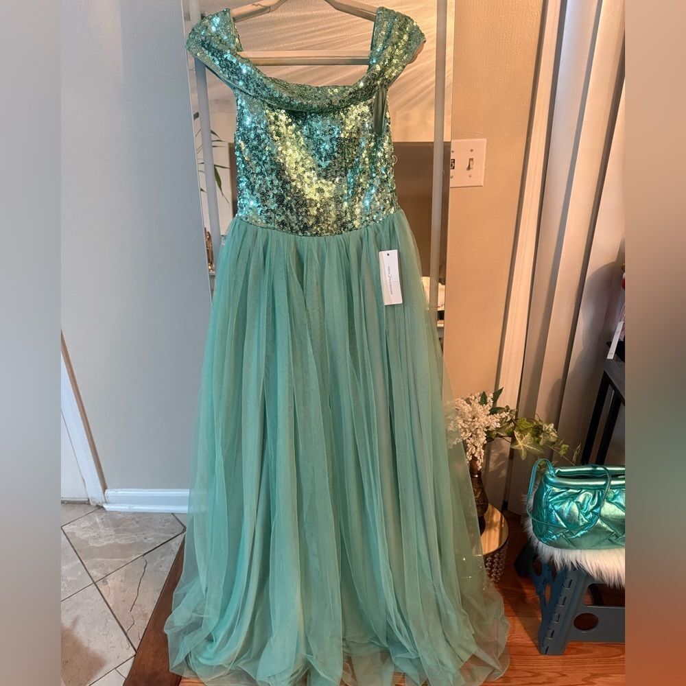 Sequin Mesh Evening Dress - Picture 5 of 8